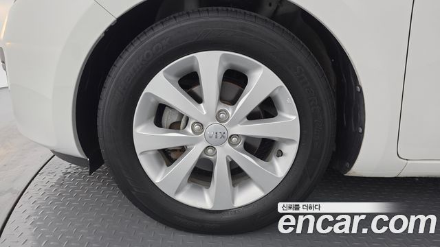 Kia pride 2014 — photo 5