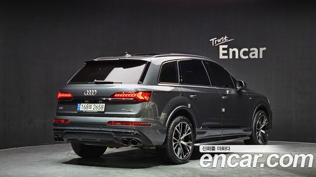 Audi Q7 2022 — photo 2