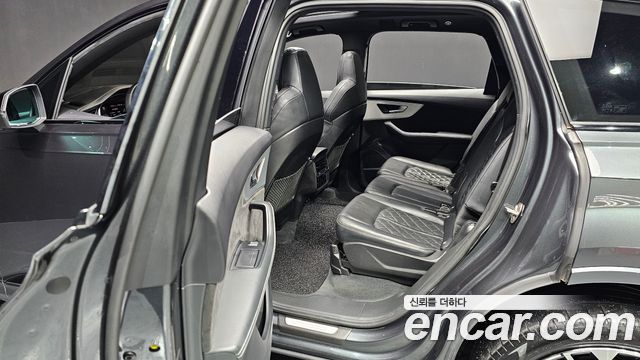 Audi Q7 2022 — photo 12