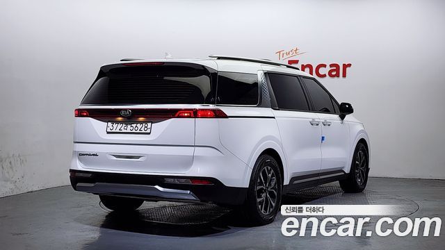 Kia Canival 2021 — photo 2