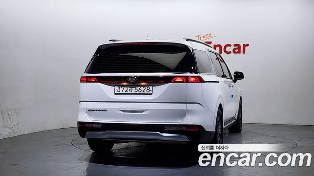 Kia Canival 2021 — photo 4