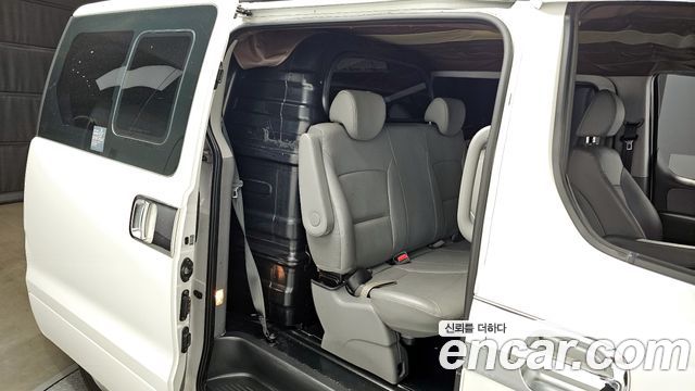 Hyundai Starex 2017 — photo 12