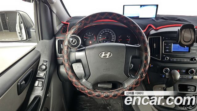 Hyundai Starex 2017 — photo 13
