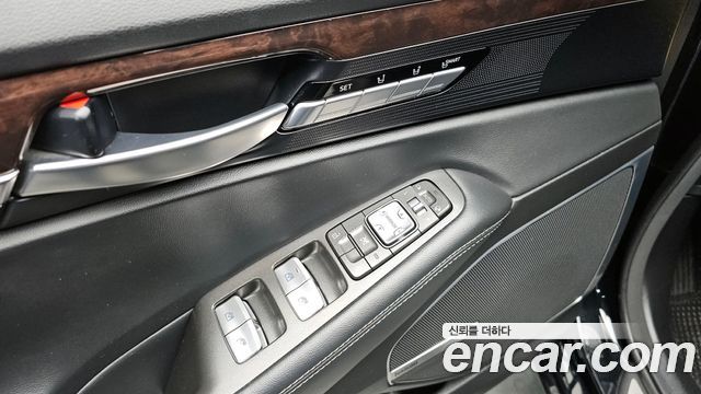 Genesis EQ900 2017 — photo 17