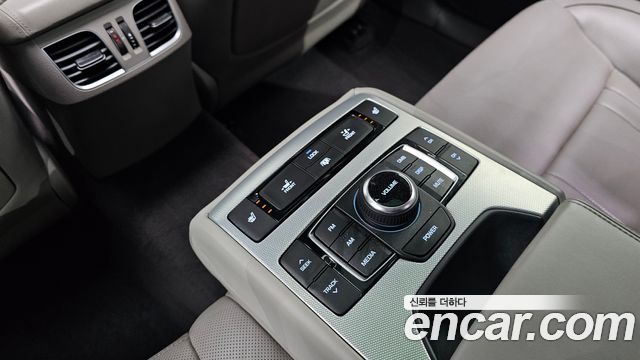 Genesis G80 2017 — photo 17