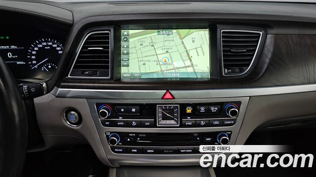 Genesis G80 2017 — photo 18