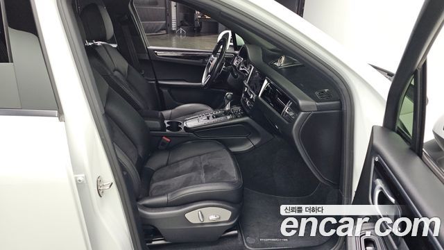 Porsche Macan 2020 — photo 12