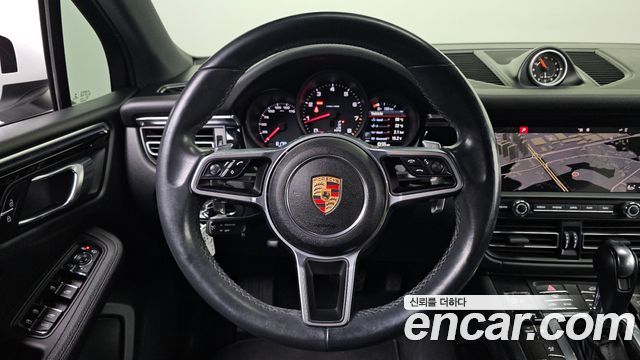 Porsche Macan 2020 — photo 16