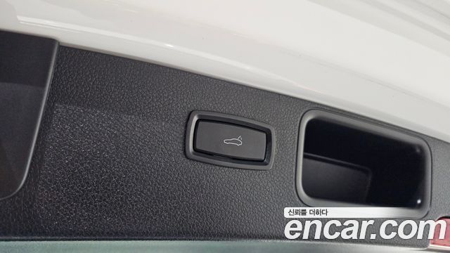 Porsche Macan 2020 — photo 20