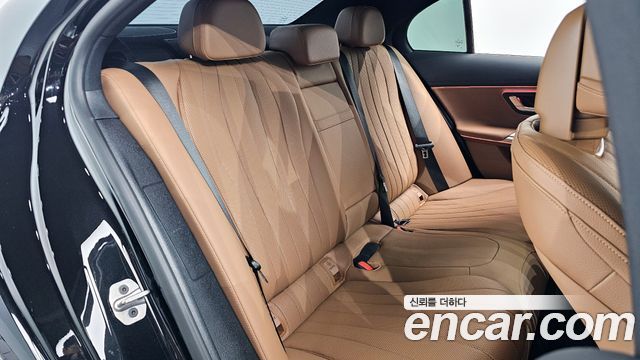 Mercedes-Benz E-Class 2026 — photo 12