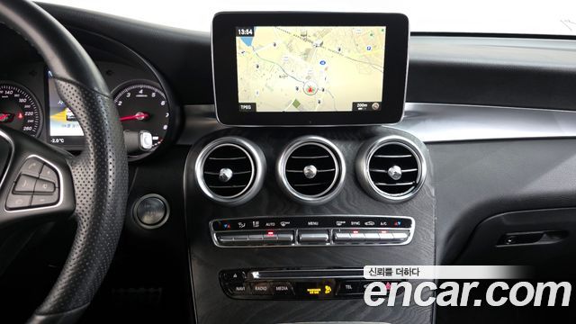 Mercedes-Benz GLC-Class 2019 — photo 14