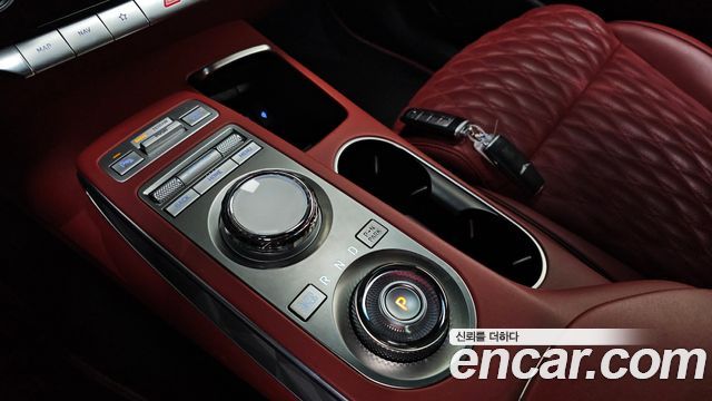 Genesis GV70 2023 — photo 9