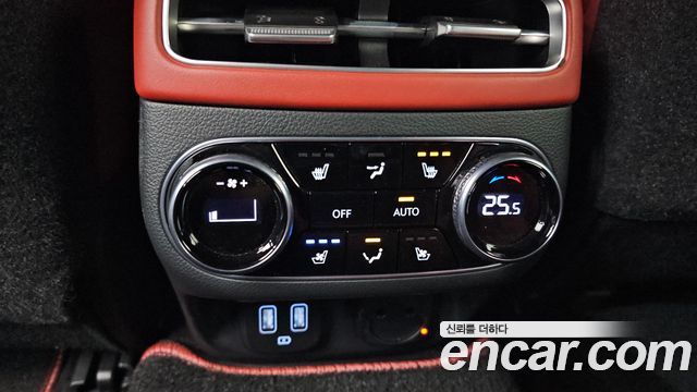 Genesis GV70 2023 — photo 19