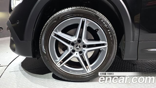 Mercedes-Benz GLB-Class 2023 — photo 5