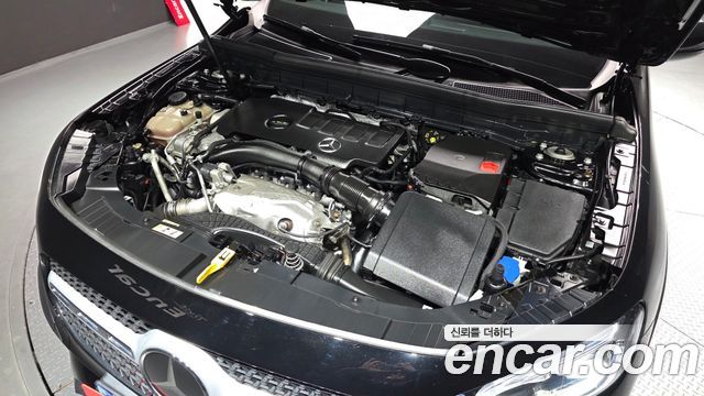 Mercedes-Benz GLB-Class 2023 — photo 6