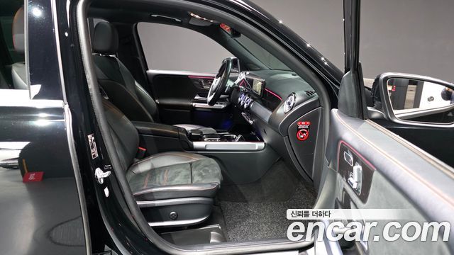 Mercedes-Benz GLB-Class 2023 — photo 10