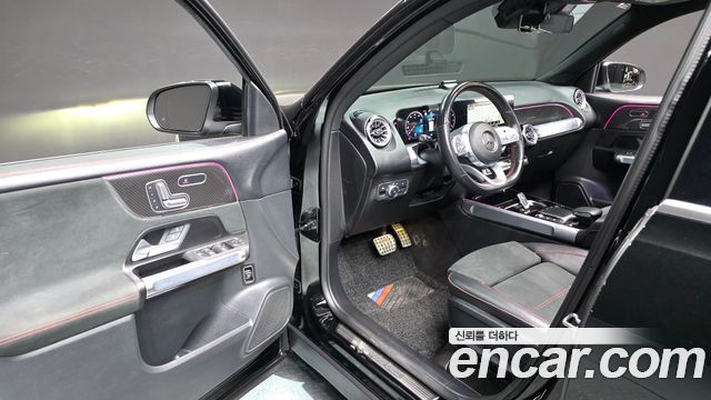 Mercedes-Benz GLB-Class 2023 — photo 11