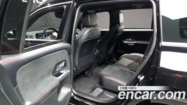 Mercedes-Benz GLB-Class 2023 — photo 12