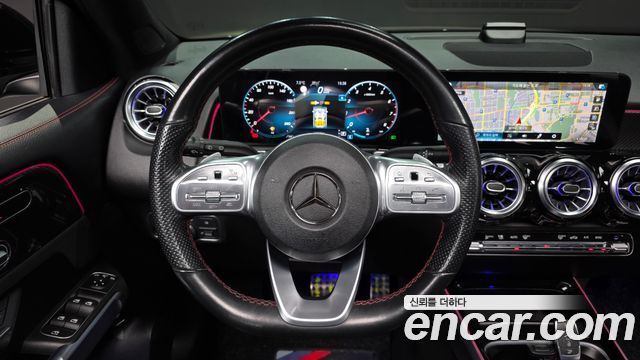 Mercedes-Benz GLB-Class 2023 — photo 13