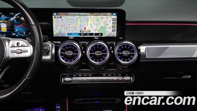 Mercedes-Benz GLB-Class 2023 — photo 14