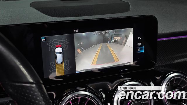 Mercedes-Benz GLB-Class 2023 — photo 15