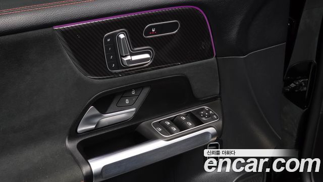 Mercedes-Benz GLB-Class 2023 — photo 17