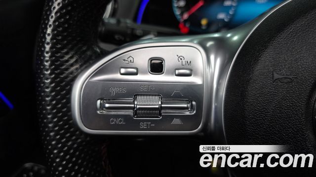 Mercedes-Benz GLB-Class 2023 — photo 18