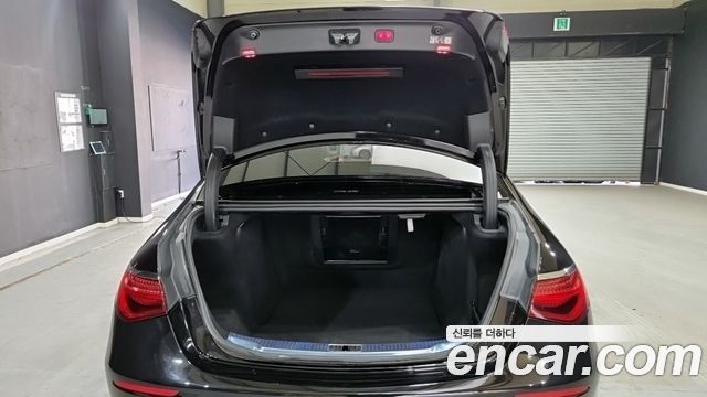 Mercedes-Benz S-Class 2024 — photo 17