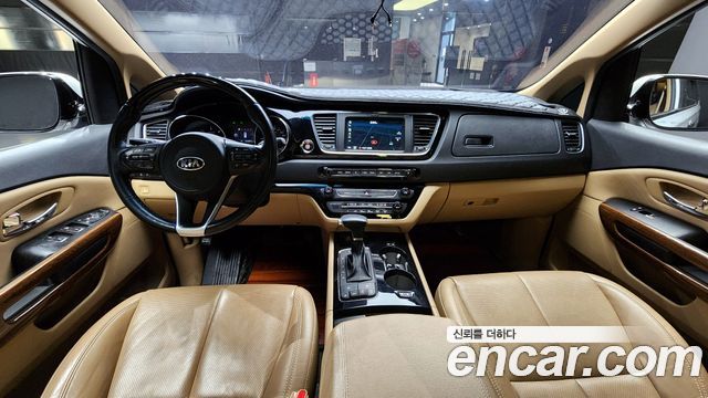 Kia Canival 2018 — photo 7