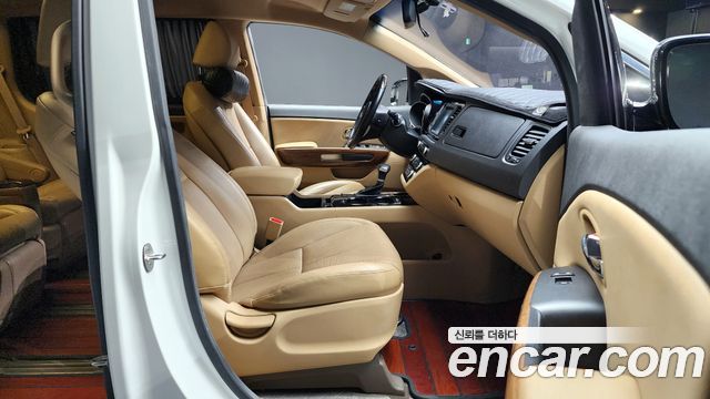 Kia Canival 2018 — photo 10
