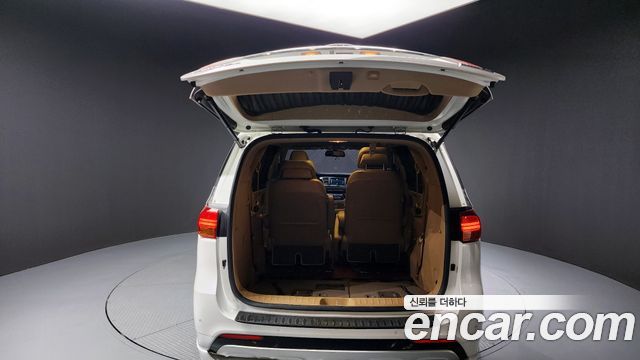 Kia Canival 2018 — photo 20
