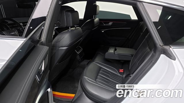 Audi A7 2020 — photo 20