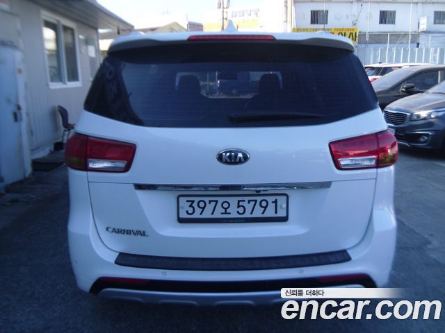 Kia Canival 2018 — photo 4