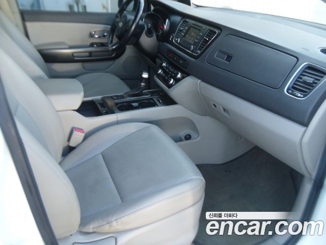 Kia Canival 2018 — photo 16