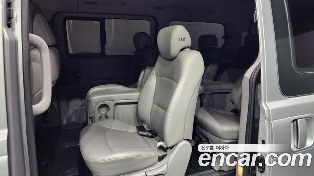 Hyundai Starex 2018 — photo 12