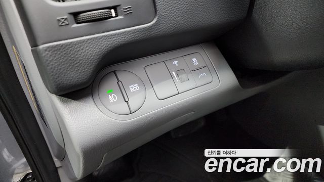 Hyundai Starex 2018 — photo 16