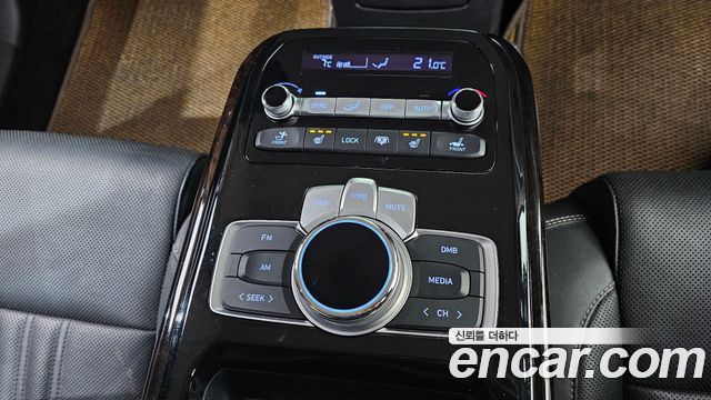 Genesis G90 2019 — photo 19