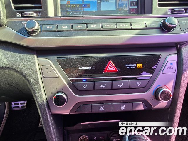 Hyundai AVANTE 2016 — photo 11