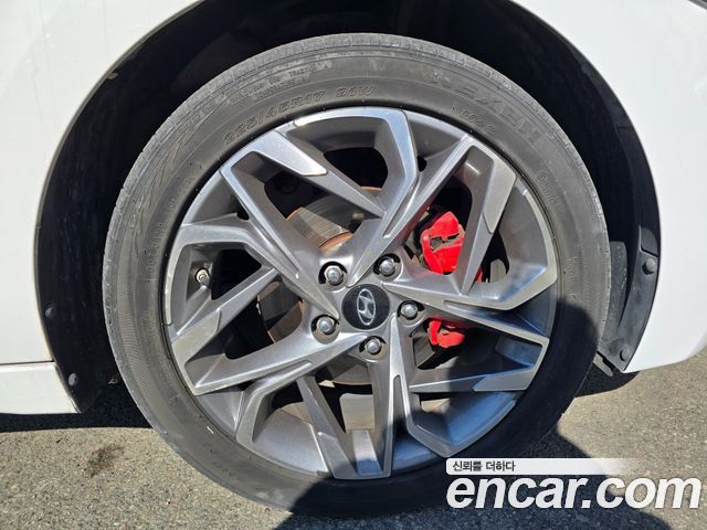 Hyundai AVANTE 2016 — photo 13