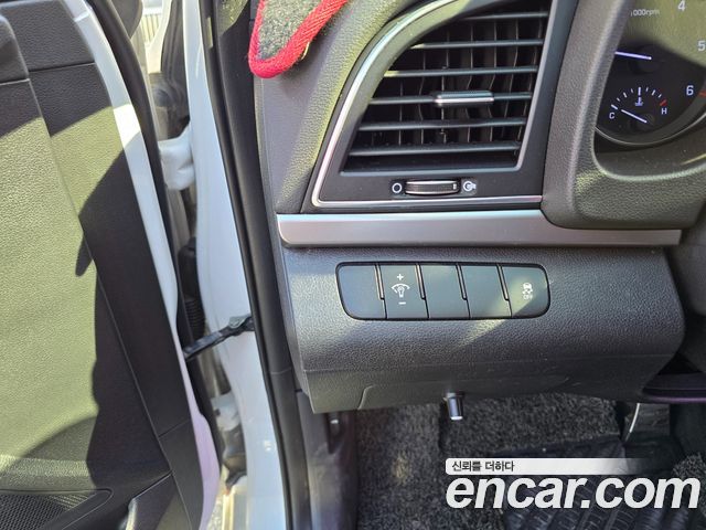 Hyundai AVANTE 2016 — photo 15