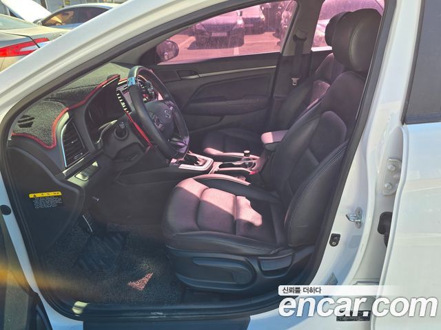 Hyundai AVANTE 2016 — photo 17