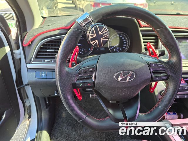Hyundai AVANTE 2016 — photo 18