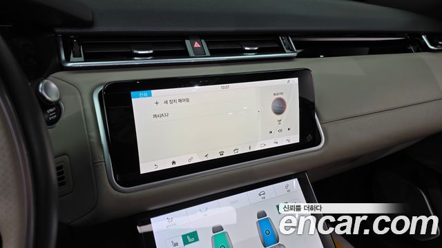 Land Rover Range Rover Velar 2018 — photo 13