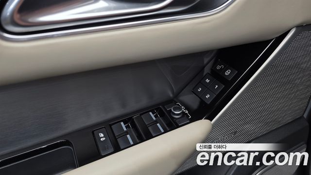 Land Rover Range Rover Velar 2018 — photo 16