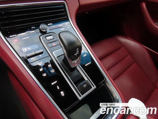 Porsche Panamera 2018 — photo 10