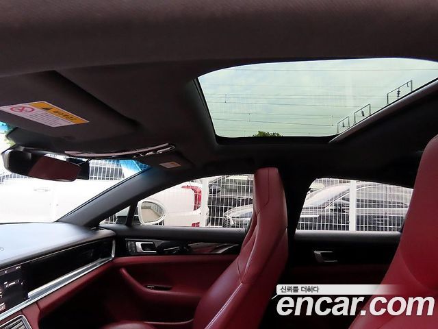 Porsche Panamera 2018 — photo 16