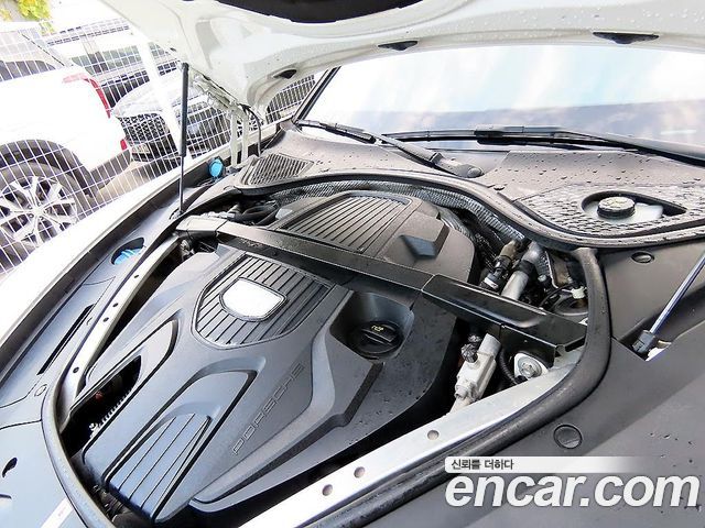Porsche Panamera 2018 — photo 19