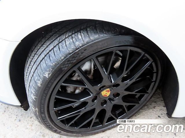 Porsche Panamera 2018 — photo 20