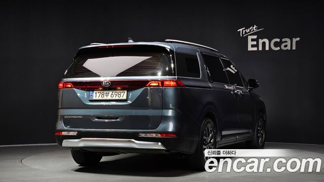 Kia Canival 2021 — photo 2