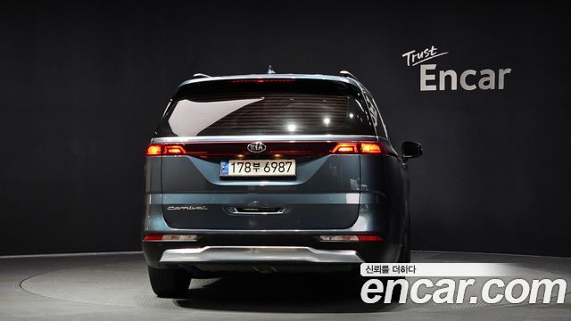 Kia Canival 2021 — photo 4